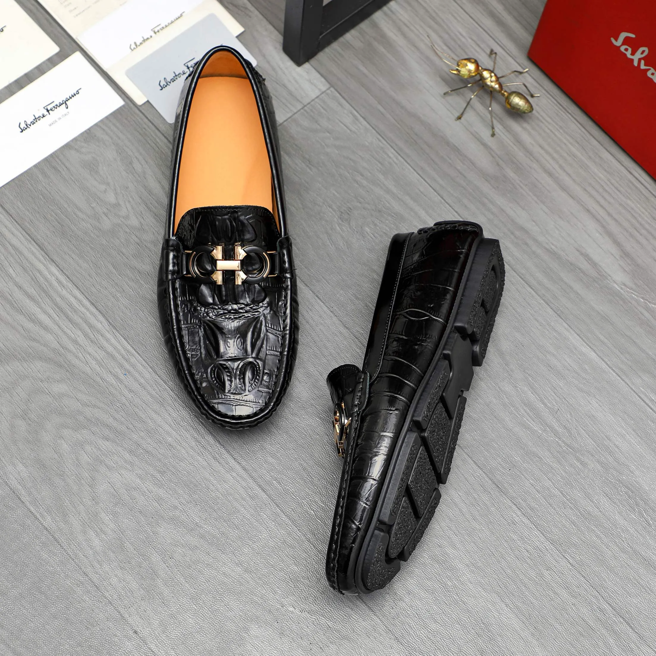 Men's shoes 💰380 Product trademark: Ferragamo "Ferragamo" casual slip-on shoes Regular size: 38-45 (45 is custom-made and non-returnable) Product materials: Selected high-quality embossed cowhide upper, pigskin lining, rubber outsole